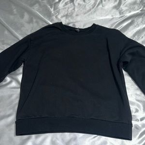 BLACK LONG SLEEVE SWEATER